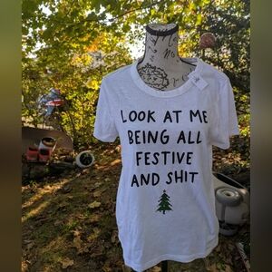 NWT 🎄🎁 BEING ALL FESTIVE x GAP x PEACE GARDEN DESIGNS🎁🎄 SS TEE ❤️ Sz M